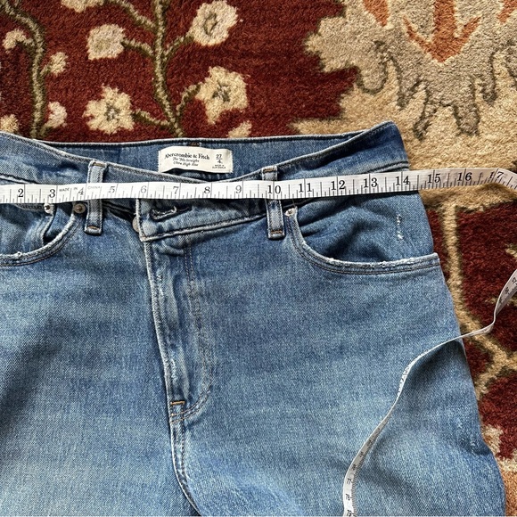 Abercrombie & Fitch The 90s Straight Ultra High Rise Crossover Button Jean - Picture 9 of 13
